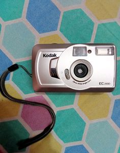 Kodak EC 200 - 28 mm Wide Angle Lens Camera