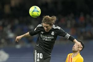 Real madrid Y-3 Adidas rare Modric football jersey