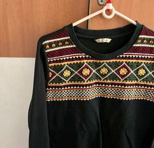 Embroidered Long Sleeve sweatshirt