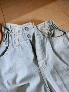 Flower Embroidery Jeans 👖🌺🌸