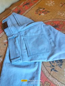 straight fit denim jeans for men