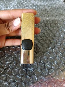 loreal paris  Metallic lipstick (noir star 632)