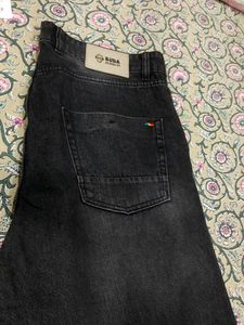 Men lightly washed baggy fit jeans