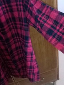 Red And Black Women&#39;s Shirt