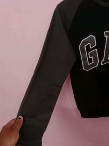 GAP SWEATSHIRT