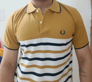 M size collar tshirt