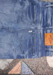 Stylish Light Blue Slim Fit Jeans for Men