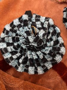 laddu Gopal wollen dress size 4,5 only 1 dres