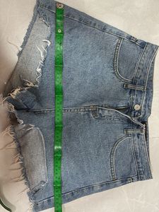 Hot Shorts With 2 Tops