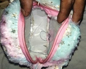 CUTE BABYGIRL SELING BAG