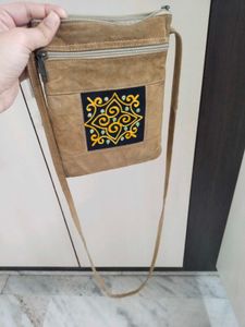 Sling Bag With 3 Storage Pockets