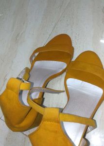 Women&#39;s Yellow Sandals UK Size -4