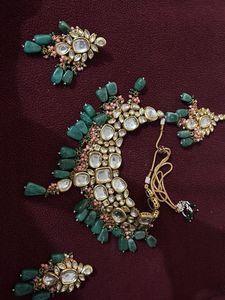 Elegant Kundan Necklace Set