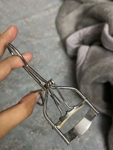 eyelash curler