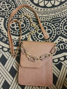 Chain Detail Crossbody Phone Bag