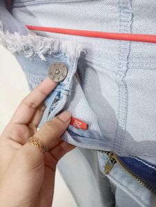 Light Wash Frayed Hem Jeans