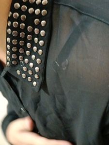 only women black shirt