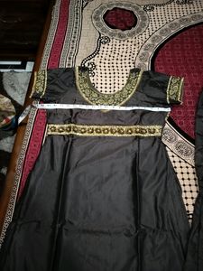 Silk Suit Set For Sale In Good Condition