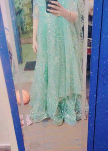 sirf ek baar pehni hai photo thik nhi aaya