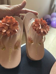 Flower Frisbee Flip Flops - Size 7