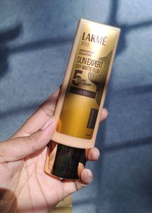 Lakme Sun Expert Dry Matte Fluid SPF 50