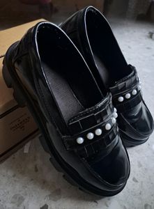 Upper Beads Detailed Black Loafers for Women