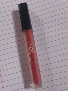 4 Different Shades Huda Beauty LiquidMatteLipstick