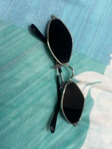 BLACK SUNGLASSES (1-2 times used only)