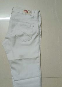 White Capri Waist Size 32 (Stretchable)