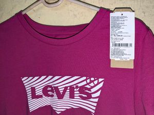 💥New With TAG💥 LEVIS Tshirt