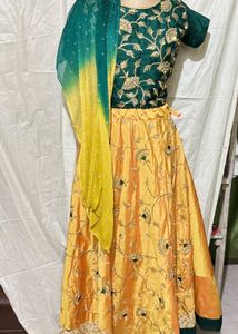 🌸Golden Embroidered Lehenga💛🥻