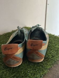 Onitsuka Tiger Sneakers