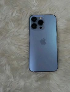 iPhone 13 - Excellent Condition!