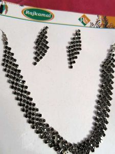Kids Neck Piece With Earrings