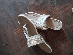 Beautiful Kolapuri Chappal For Women