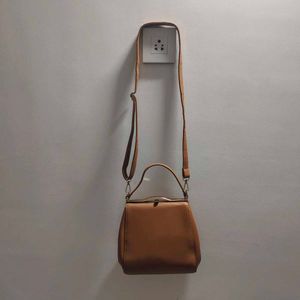 Brown Sling Bag 🤎