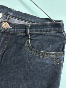Women’s Straight-fit Jeans