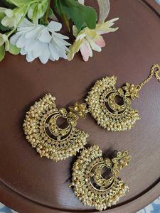 Golden Chaandbali With Maang Tikka
