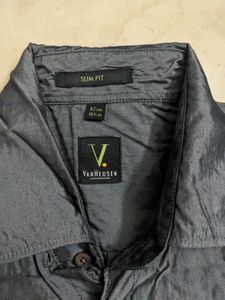 Van Heusen Men&#39;s Party Wearshirt