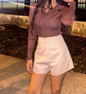 beige shorts