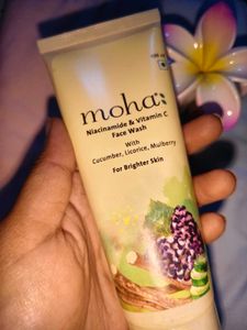 moha: Niacinamide &amp; Vitamin C Face Wash