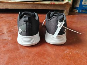 Adidas Branded Shoes – Size 8 (Brand New, Unused)