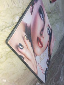 Smudgeproof Eye Shadow Pallet
