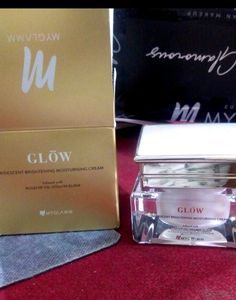 Myglamm GLOW Iridescent Brightening Moisturising Cream