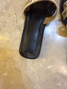 Cai Footwears