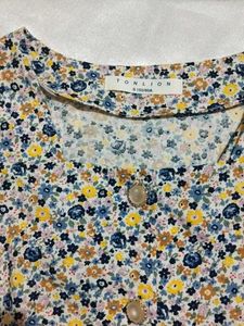 Floral Peplum Top - Cute &amp; Trendy!