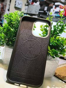 CASEOLOGY by Spigen Nano  Leather Cover 15 Pro Max
