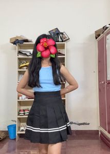 PLEATED BLACK SKIRT