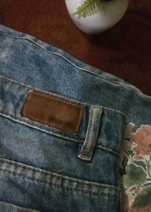 Boyfriend Jean. Baggy Straight Jean.