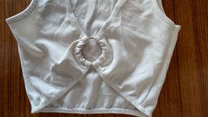 White V Neck Sleeveless Solid Crop Top
